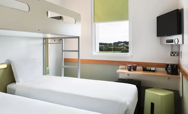 غرفة قياسية بسرير كينج وسرير بطابقين، ibis budget Auckland Airport 5/10