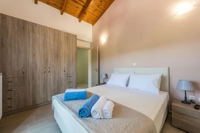 فيلا بسريرين منفصلين وسريرين مزدوجين وفرشتي فوتون بمسبح خاص، Neaira Villas Chania 4/9