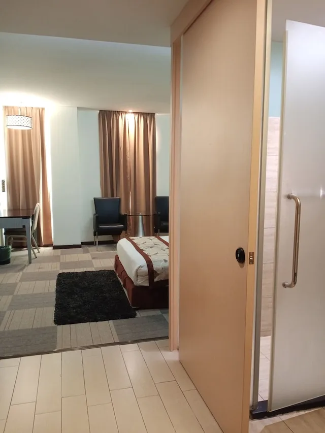 غرفة ملكية بسرير مزدوج، Shervinton Executive Boutique Hotel 2/2