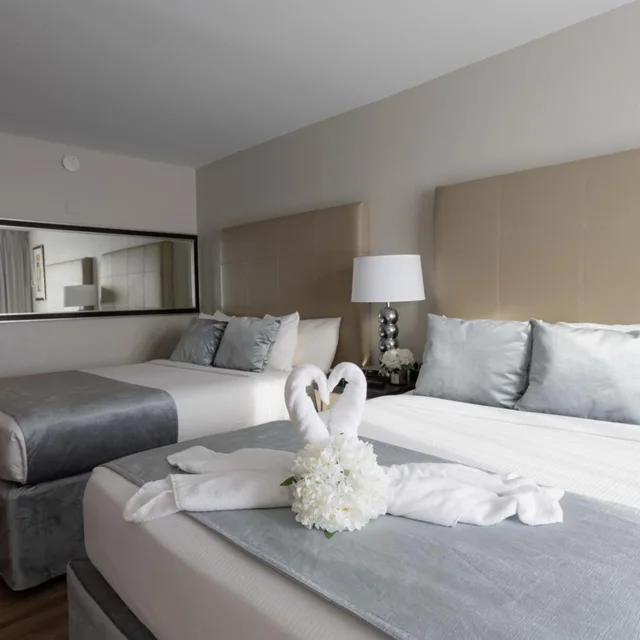 Royal, 2 Queen Beds, Side Pool View، Magic Moment Resort & Kids Club, Dazzler Select by Wyndham 7/8