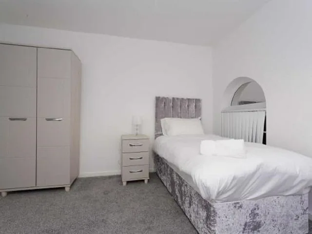 Superior, Apartment, 1 Double and 4 Single Beds، Live In Leeds Nazarene Apartments 1/1
