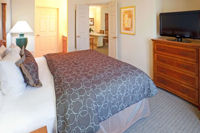 جناح بسرير كوين بغرفة نوم واحدة لذوي الإعاقة، Staybridge Suites Dallas - Las Colinas 1/2
