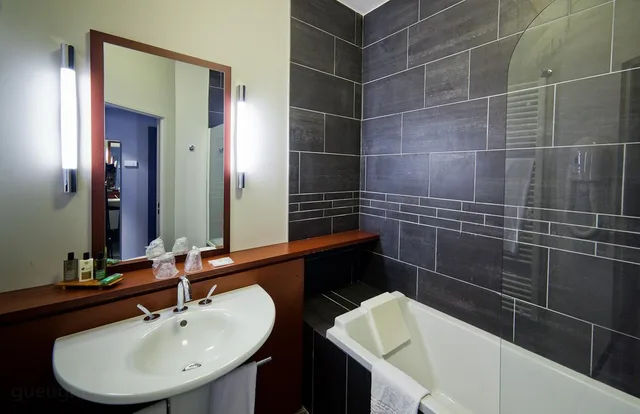Standard, Queen Bed, Balcony or Terrace، Best Western Plus Hotel Gergovie 6/8