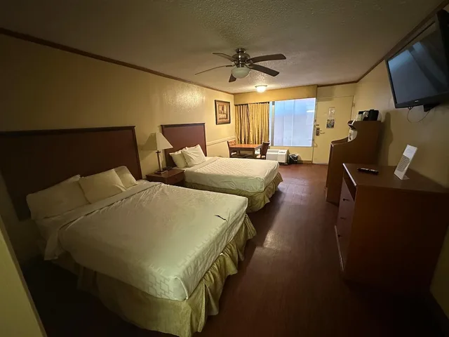 غرفة بسريرين مزدوجين للمدخنين، Hotel Red Rose by Townhouse Covington I-64 1/9