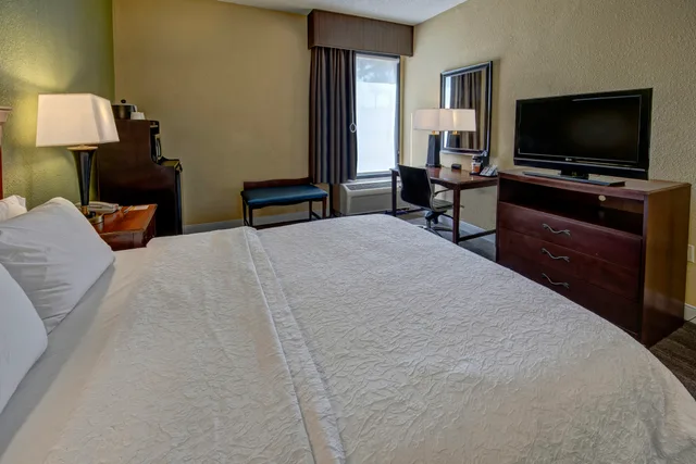 Standard, King Bed, Hampton Inn Raleigh/Cary 1/4