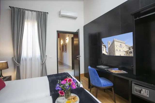 2 Bedrooms, Palazzo, Suite, City View, Terrace، Casual Rinascimento Firenze 1/3