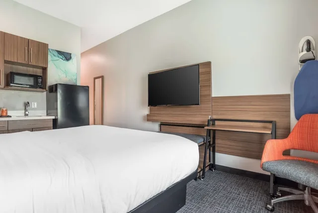 Efficiency, King Bed، Comfort Inn Miramar Beach-Destin 3/4