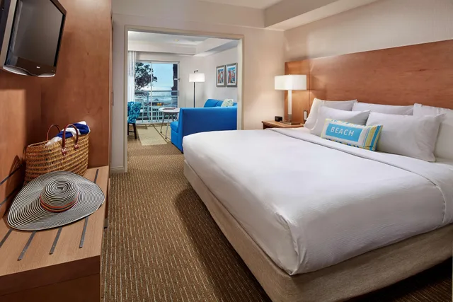 غرفة بسرير كينج بدون إطلالة مع أريكة، Hilton Garden Inn Dana Point Doheny Beach 1/4