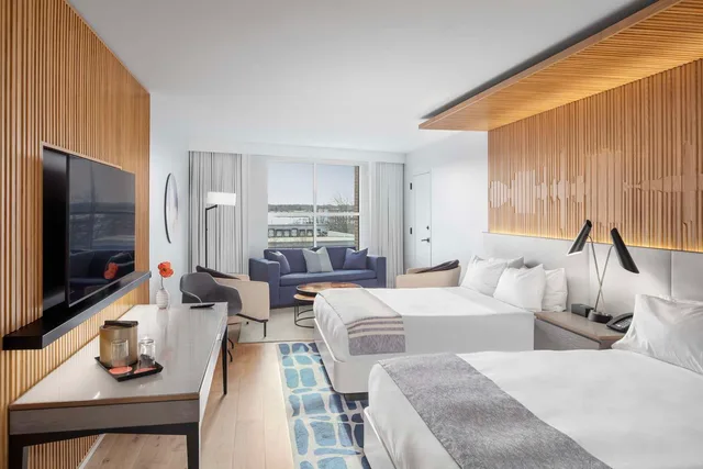 Premium, 2 Queen Beds, Water Front، Canopy by Hilton Portland Waterfront 1/3