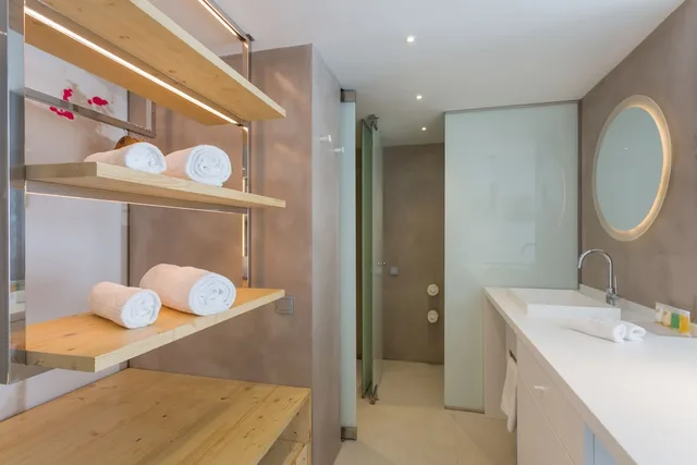 جناح بسرير مزدوج وسرير فردي بإطلالة على البحر، One Ibiza Suites 3/4