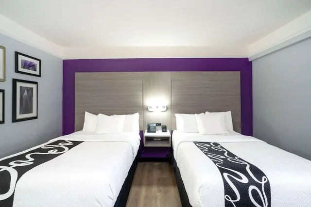 غرفة بسريرين مزدوجين لذوي الإعاقة، La Quinta Inn & Suites by Wyndham Birmingham Hoover 1/6