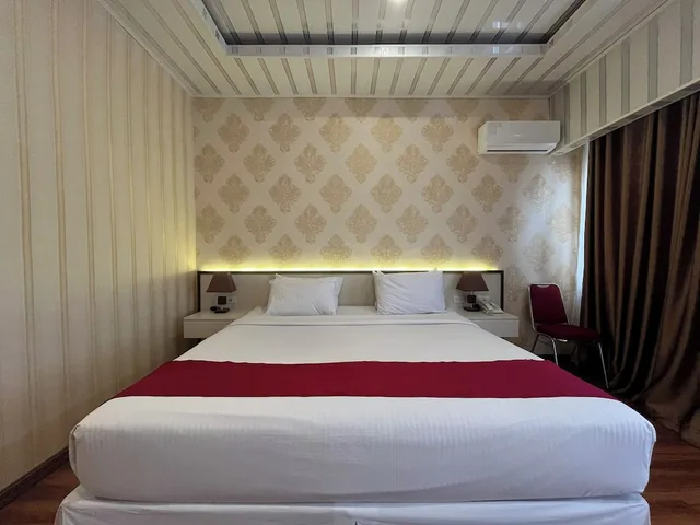 Superior, Queen Bed, Grand Tamaro Hotel Parapat 3/8