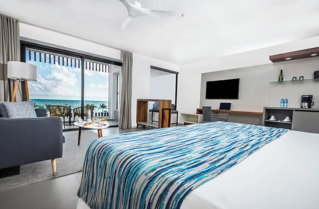 Junior Suite, King Bed, Ocean Front, Outdoor Jetted Tub، Majestic Elegance Costa Mujeres 2/5