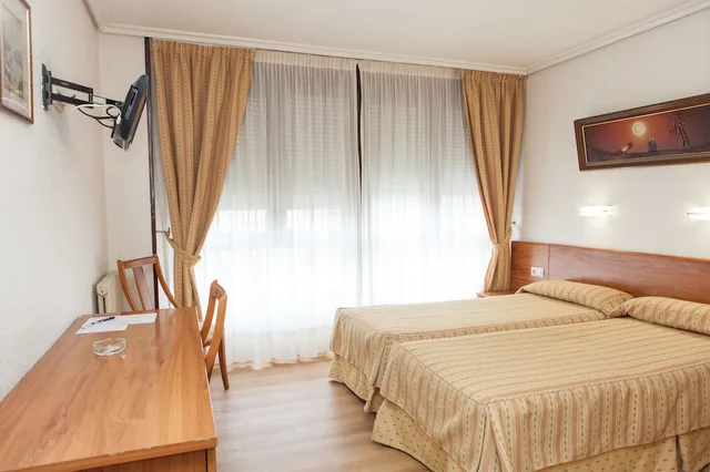 غرفة قياسية بسريرين منفصلين، Hotel Las Anclas 1/10