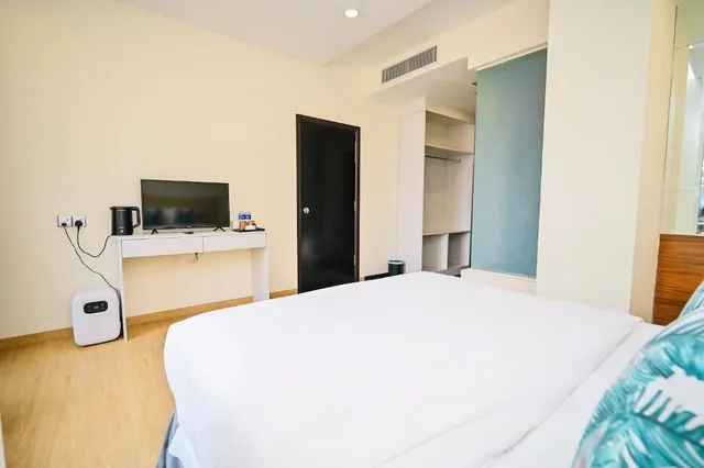 غرفة ديلوكس بسرير كوين بإطلالة على المدينة، Kingston Hotel 5 @ Chow Kit 4/6