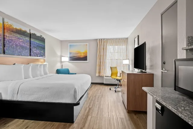 غرفة بسرير كينج لذوي الإعاقة، Days Inn by Wyndham Dallas Plano 2/10