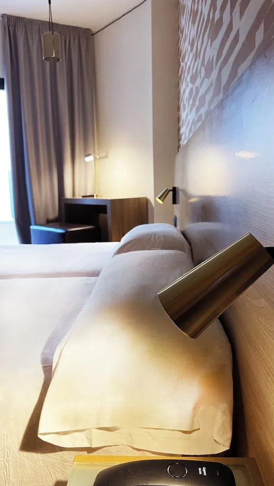 غرفة بسريرين منفصلين بشرفة بإطلالة جزئية على البحر، Hotel Playa Mallorca 3/10