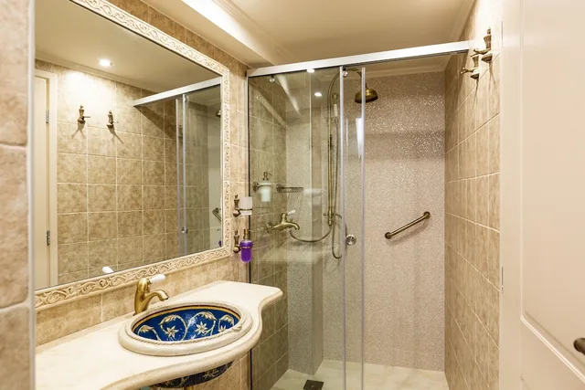 دوبلكس بسريرين منفصلين وسرير كينج بشرفة مع أريكة، Phaedra Suites - Adults Only 3/3