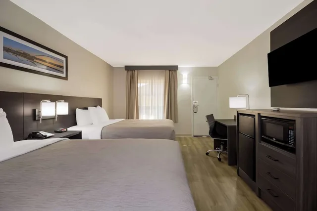 غرفة قياسية بسريرين مزدوجين للمدخنين، Quality Inn Coliseum 2/7