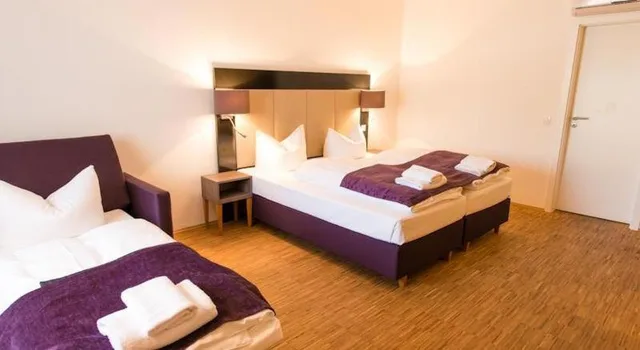 Room, 4 Beds, Twin Beds, Goethe Business Hotel 1/1