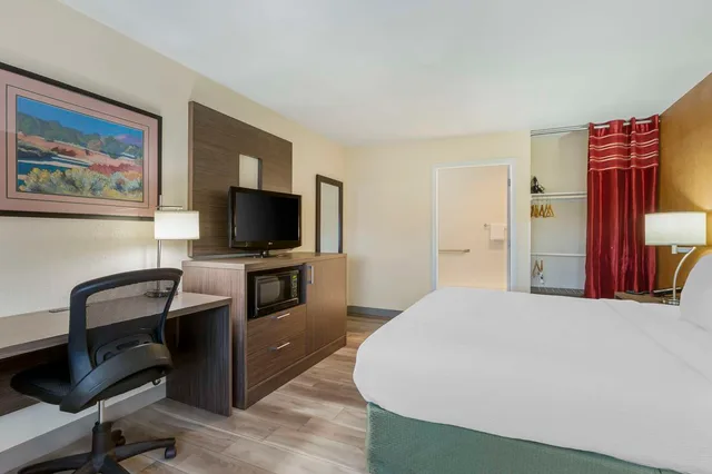 غرفة بسرير كينج لذوي الإعاقة، Best Western Superstition Springs Inn 3/5