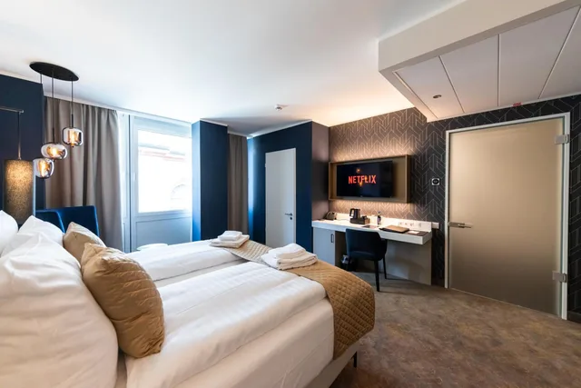 غرفة كبيرة بسرير مزدوج بإطلالة على المدينة، Best Western Premier Royal Blue - Adult Only 4/10