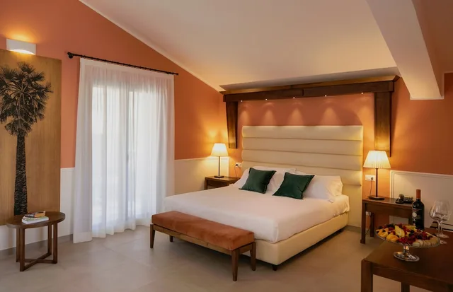 جناح بسرير كوين مع أريكة، Baglio Soria Resort & Wine Experience 1/5