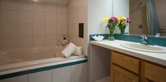 جناح جونيور بسرير كينج، Winnapaug Inn 2/2