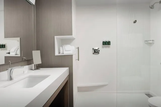 غرفة بسرير كينج، Courtyard by Marriott Portland East 3/5