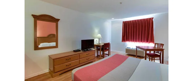 1 King Bed - Mobility Accessible Ri Shower Nsmk، Motel6 Hinesville, GA 5/9