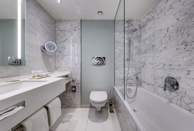 جناح تنفيذي بسرير كينج، Clayton Hotel Dusseldorf City Centre 4/8