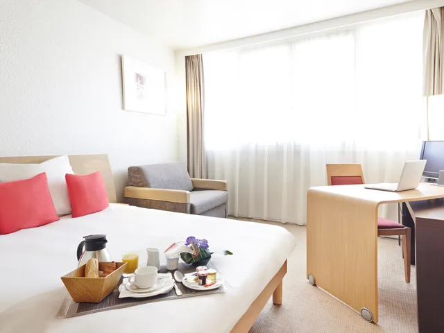 غرفة سوبيريور عائلية بسرير مزدوج مع أريكة، NOVOTEL LAUSANNE BUSSIGNY 6/10