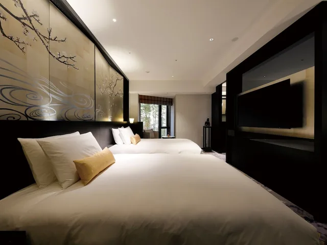 Suite, 2 Double Beds, 1 Single and 2 Double Beds, with Extra Bed، The Hotel Sanraku Kanazawa 2/5