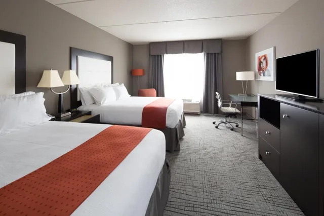 جناح بسريرين كوين، Holiday Inn Hotel And Suites Davenport 1/1