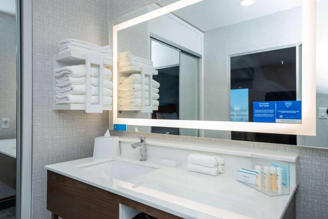 استوديو بسريرين كوين لذوي الإعاقة، Hampton Inn Suites Houston Sugar Land 2/4