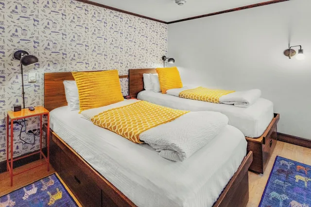غرفة سوبيريور بسريرين منفصلين، Silverbow Inn 1/6