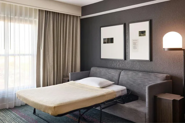 جناح كلوب بسرير كينج، Renaissance Phoenix Glendale Hotel And Spa 5/10