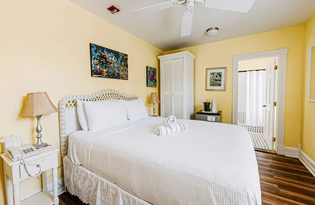 غرفة كلاسيكية بسرير كوين، Amsterdams Curry Mansion Inn 2/8