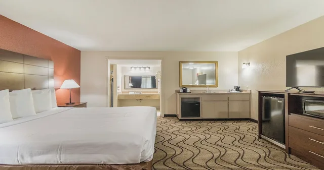 Deluxe, King Bed, Best Western Roseville Inn 2/10