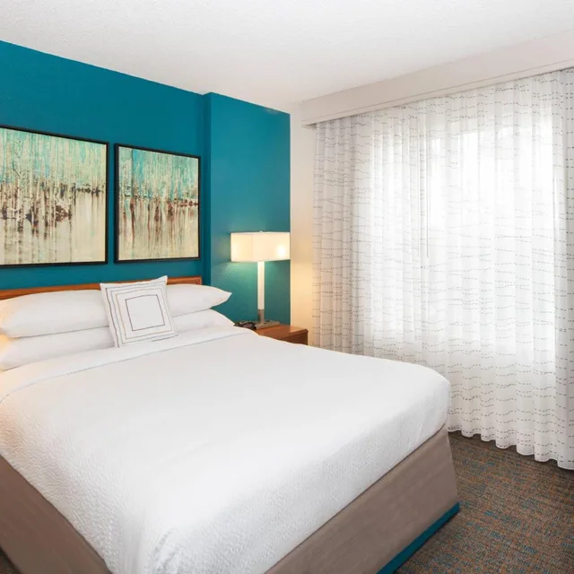 جناح بسرير كوين بغرفتي نوم مع أريكة، Residence Inn by Marriott Newark Silicon Valley 1/10
