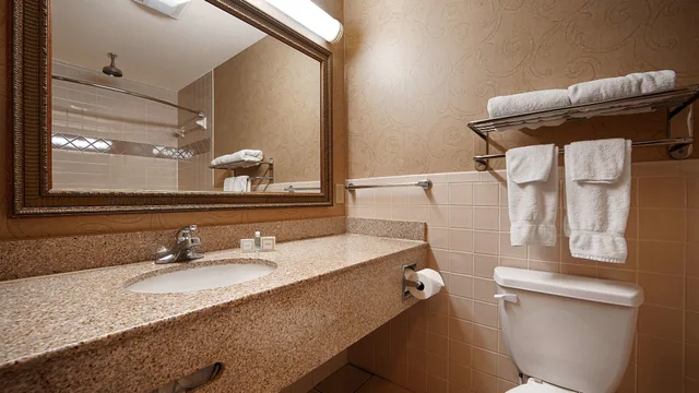 Suite, King Bed, Jetted Tub, Bathtub, Best Western Casa Villa Suites 2/2
