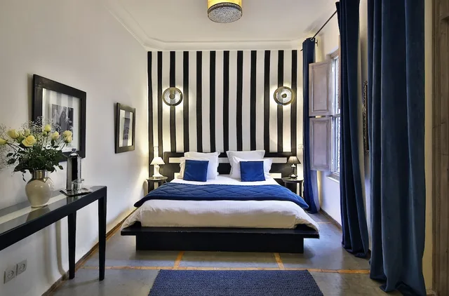 Romantic, Queen Bed, Courtyard Area، Riad Anyssates 1/4