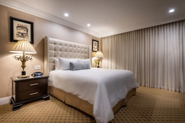 Plaza, Luxury, Suite, King Bed، Beverly Hills Plaza Hotel & Spa 1/5