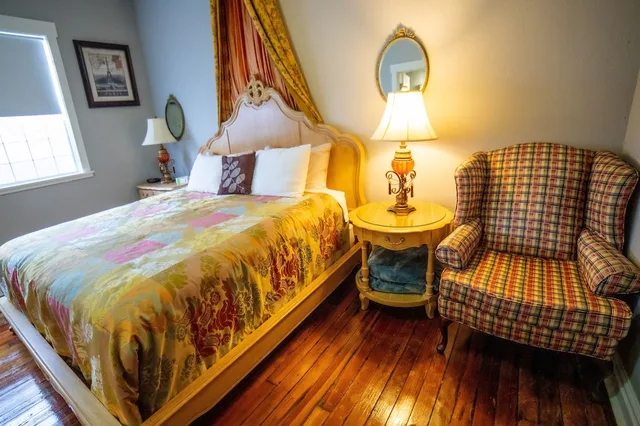 Victorian, Style, Premium, King Bed، Oak Tree Hotel 6/9