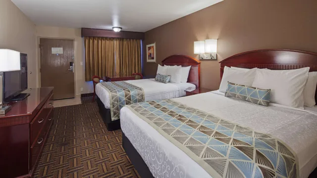 غرفة قياسية بسريرين مزدوجين لذوي الإعاقة، Best Western Pasadena Inn 2/3