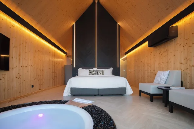 جناح شهر العسل بسرير كينج، Pino Latte Resort and Hotel 1/3