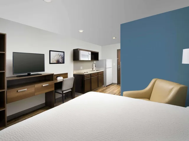 غرفة قياسية بسرير مزدوج لذوي الإعاقة، WoodSpring Suites Holland - Grand Rapids 2/3
