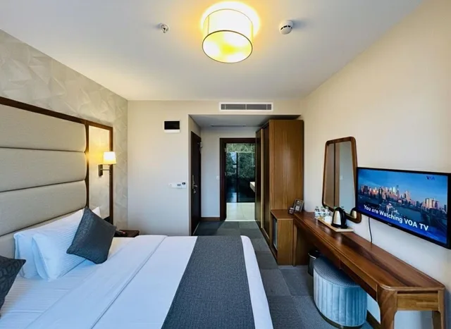 غرفة ديلوكس بسرير كينج بإطلالة على المدينة، Istanbul Midpoint Hotel 1/8