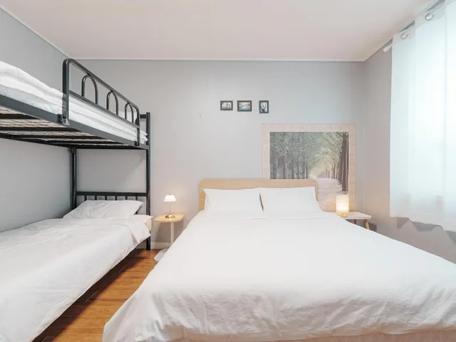 غرفة عائلية، Rainbootsguesthouse 1/2