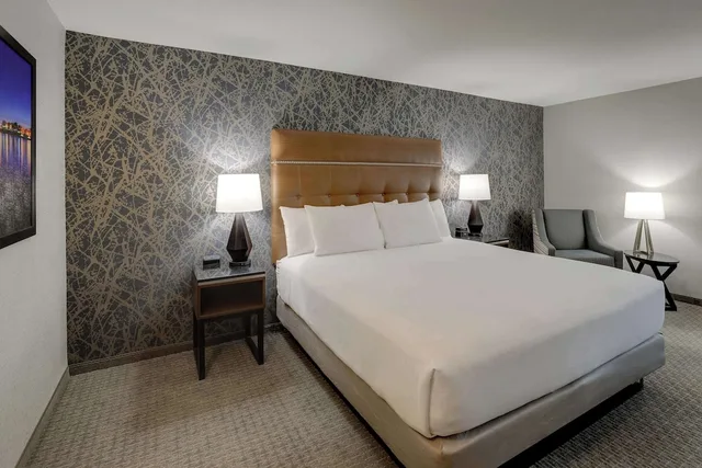 غرفة بسرير كينج، Drury Inn & Suites Cape Girardeau 6/8